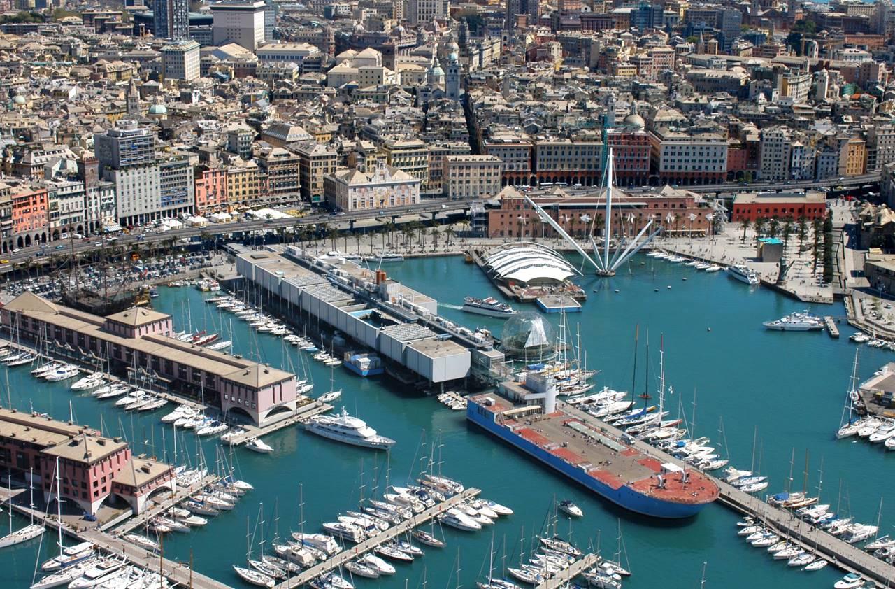 Il Porto Antico di Genova visto dall'alto.