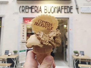 Gelato Panera, un delizioso semifreddo al caffè tipico di Genova.